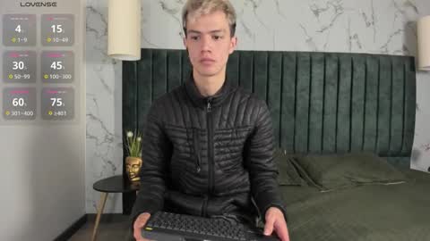 Snapshot of nick_torn chatting on 11.20.25 Nick online show from 11.20.25