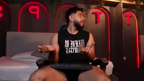 Snapshot of nick_vans chatting on 11.04.25 Jhohan online show from 11.04.25