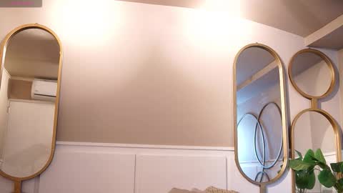 Snapshot of nick_vans chatting on 11.11.25 Jhohan online show from 11.11.25