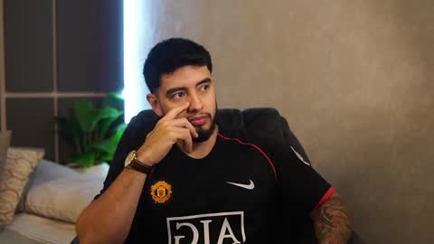 Snapshot of nick_vans chatting on 11.28.25 Jhohan online show from 11.28.25