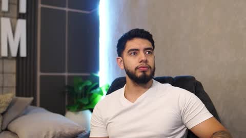 Snapshot of nick_vans chatting on 12.02.25 Jhohan online show from 12.02.25