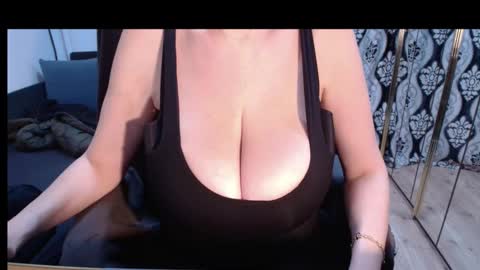 Snapshot of nicky_38hhugetits chatting on 01.10.26 Nicky online show from 01.10.26