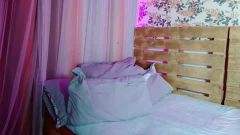 Snapshot of nicky_oli chatting on 02.04.25 nicky_oli online show from 02.04.25