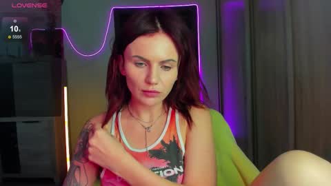 Snapshot of nicky_weekends chatting on 09.19.25 Nicky Weekends online show from 09.19.25