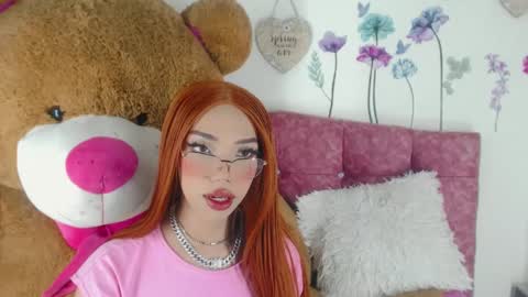 Snapshot of nickynoa chatting on 02.09.25 Nicky online show from 02.09.25