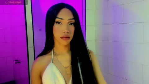 Snapshot of nickynoa chatting on 09.16.25 Nicky online show from 09.16.25
