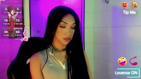 Snapshot of nickynoa chatting on 10.02.25 Nicky online show from 10.02.25