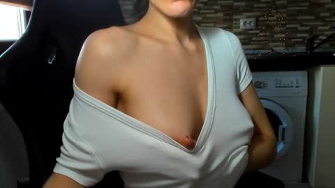 Snapshot of nickyplus chatting on 02.11.25 Nicky online show from 02.11.25