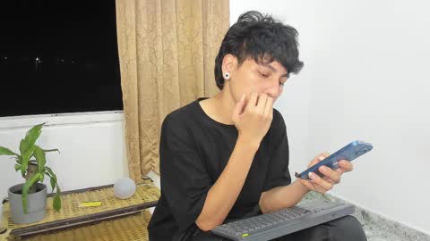 Nico  online show from 03.04.25