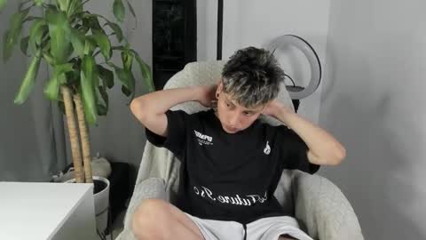 Nico  online show from 12.04.25