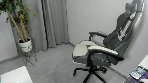 Nico  online show from 04.24.26