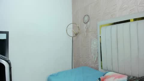 Snapshot of nicol_zurich chatting on 04.16.26 NIKOL online show from 04.16.26