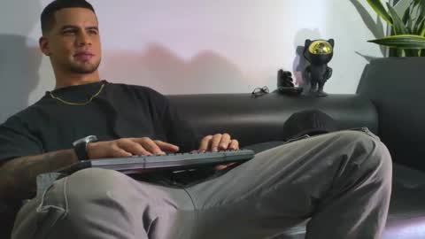 Nicolas online show from 11.26.25