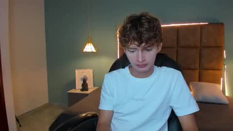 Snapshot of nicolasferrer18 chatting on 11.05.25 nicolasferrer18 online show from 11.05.25