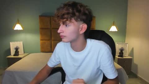 Snapshot of nicolasferrer18 chatting on 11.15.25 nicolasferrer18 online show from 11.15.25