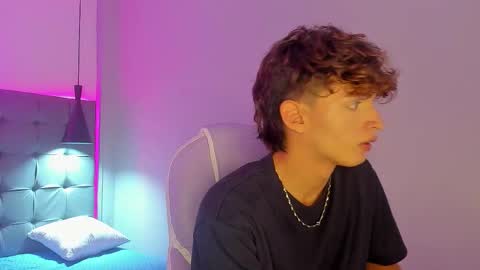 Snapshot of nicolasferrer18 chatting on 11.30.25 nicolasferrer18 online show from 11.30.25