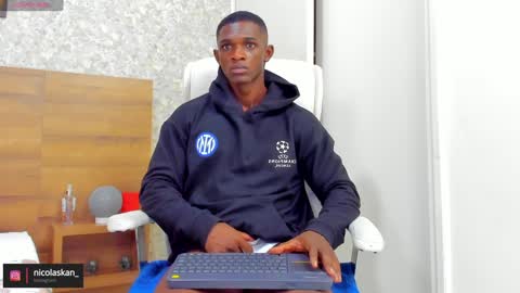 Snapshot of nicolaskan chatting on 12.10.24 Nicolas online show from 12.10.24