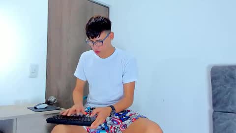 nicolastorres__ online show from 11.08.25