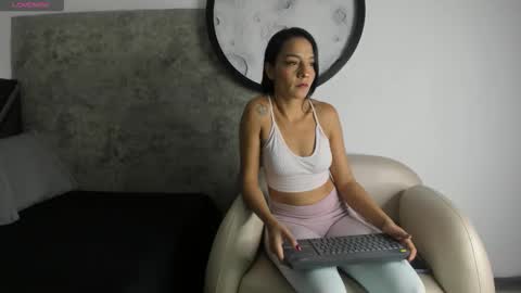 Nicole online show from 11.21.25