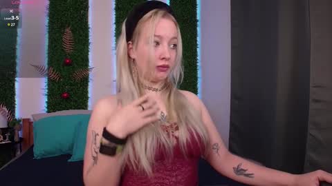 Snapshot of nicole__aniston__ chatting on 01.14.25 Nicole online show from 01.14.25