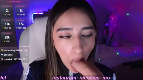 Snapshot of nicole_edwards chatting on 09.23.25 Nicole online show from 09.23.25