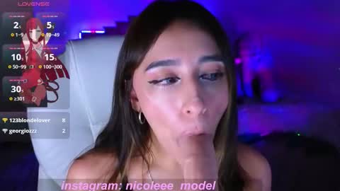 Snapshot of nicole_edwards chatting on 10.04.25 Nicole online show from 10.04.25