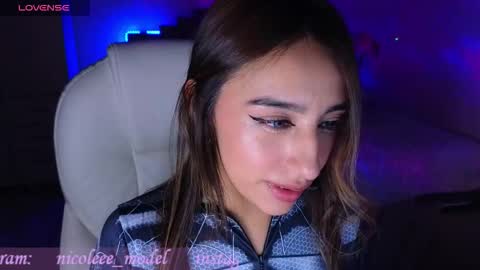 Snapshot of nicole_edwards chatting on 10.17.25 Nicole online show from 10.17.25