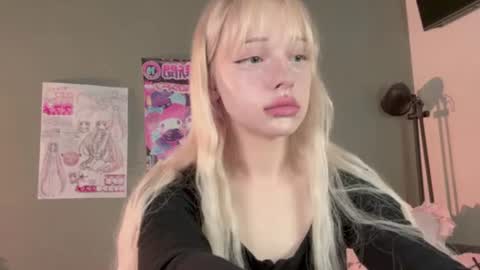 Snapshot of nicole_yo chatting on 06.12.26 Mary online show from 06.12.26