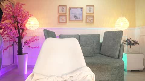 Nicole Crawft online show from 11.05.25