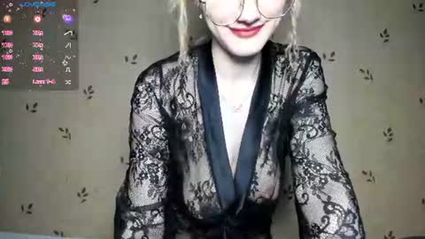 Snapshot of nicoledaviss_ chatting on 06.12.26 NicoleDavis online show from 06.12.26
