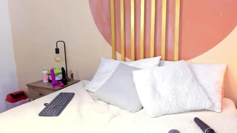 N i c o l e  online show from 02.21.26