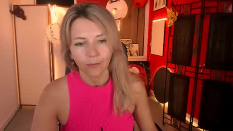 Snapshot of nicolehits chatting on 06.18.26 nicolehits online show from 06.18.26