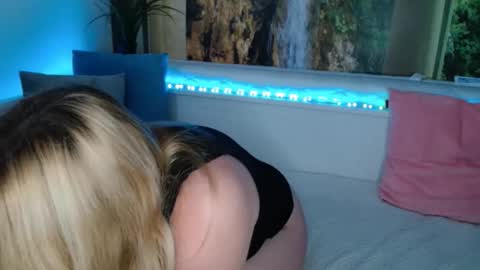 Snapshot of nicolelinharts chatting on 10.22.25 Birthday online show from 10.22.25