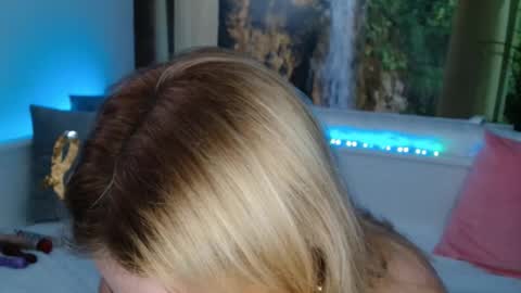 Snapshot of nicolelinharts chatting on 11.12.25 Birthday online show from 11.12.25