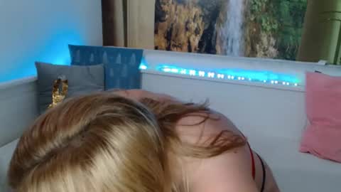 Snapshot of nicolelinharts chatting on 11.18.25 Birthday online show from 11.18.25