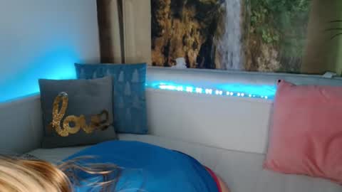 Snapshot of nicolelinharts chatting on 11.26.25 Birthday online show from 11.26.25