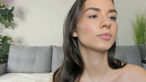 Snapshot of nicoleluuv chatting on 12.19.24 Dua Lipa online show from 12.19.24