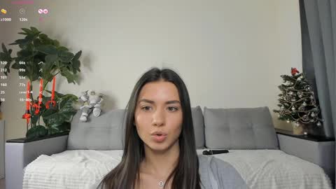 Snapshot of nicoleluuv chatting on 12.26.24 Dua Lipa online show from 12.26.24