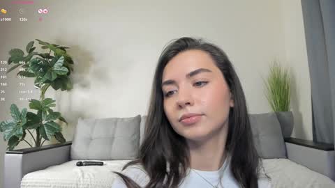 Snapshot of nicoleluuv chatting on 02.07.25 Dua Lipa online show from 02.07.25