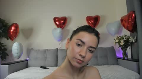 Snapshot of nicoleluuv chatting on 02.13.25 Dua Lipa online show from 02.13.25