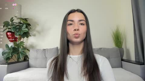 Snapshot of nicoleluuv chatting on 02.28.25 Dua Lipa online show from 02.28.25