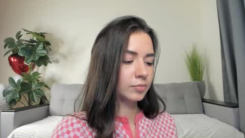 Snapshot of nicoleluuv chatting on 03.03.25 Dua Lipa online show from 03.03.25
