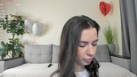 Snapshot of nicoleluuv chatting on 03.07.25 Dua Lipa online show from 03.07.25