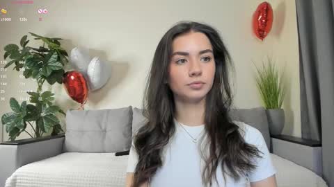 Snapshot of nicoleluuv chatting on 03.10.25 Dua Lipa online show from 03.10.25
