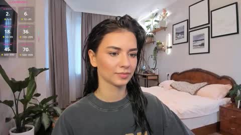 Snapshot of nicoleluuv chatting on 10.13.25 Dua Lipa online show from 10.13.25