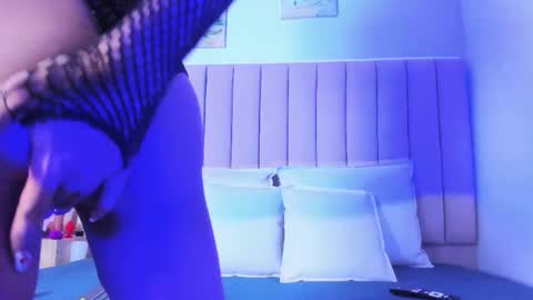 nicolemadrird online show from 11.11.25