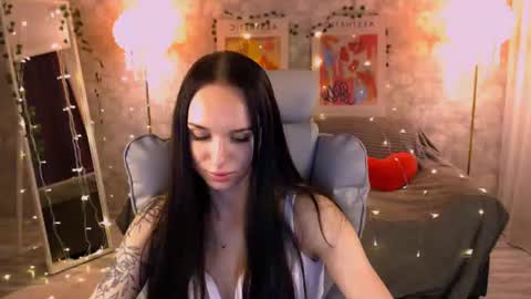 Snapshot of nicolemerz chatting on 06.17.26 Nicole online show from 06.17.26