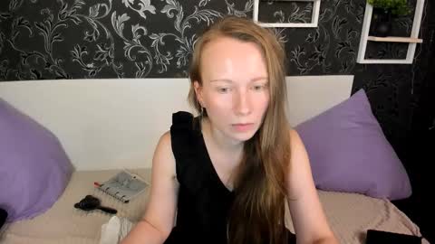 Snapshot of nicolemiless chatting on 03.26.26 Nicole online show from 03.26.26