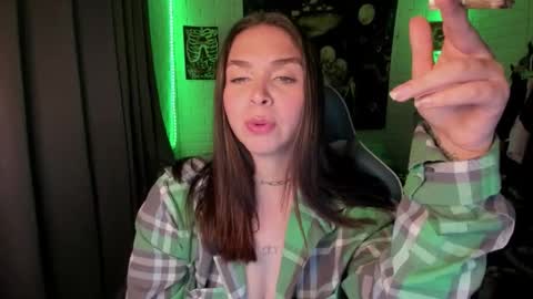 Snapshot of nicolepeachx chatting on 10.22.25 Nicol independent model online show from 10.22.25