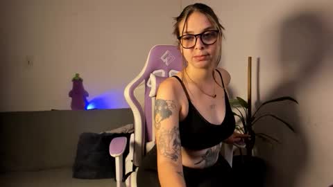 Snapshot of nicolepeachx chatting on 11.28.25 Nicol independent model online show from 11.28.25